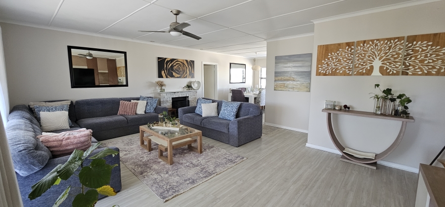 6 Bedroom Property for Sale in Gonubie Eastern Cape